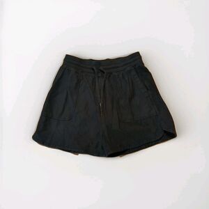 Athleta Farallon Midi Shorts Womens Medium Black Athletic Comfort Pockets